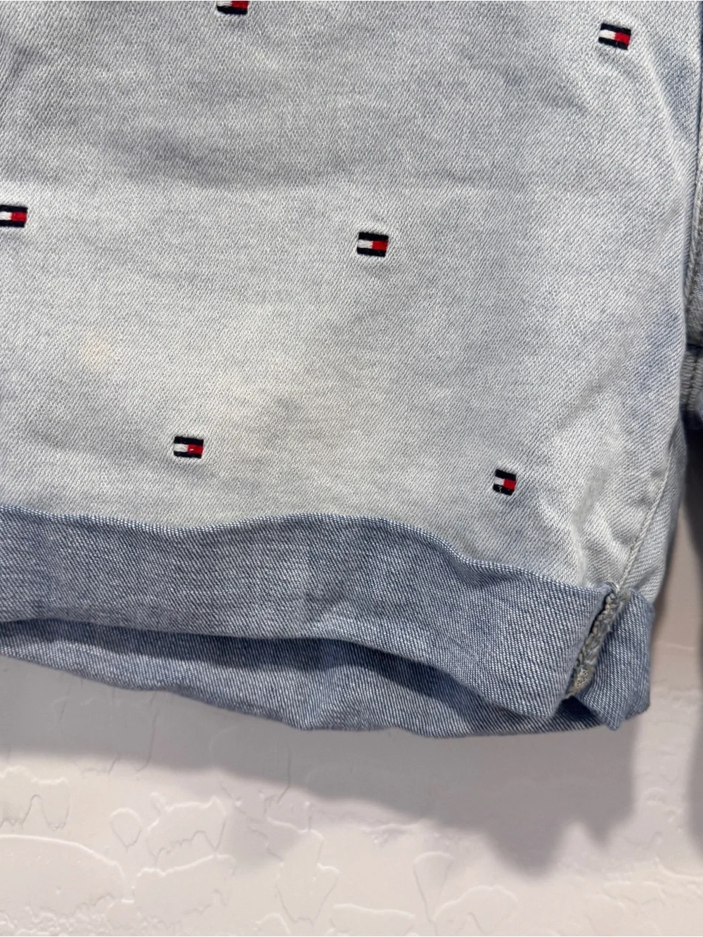 Tommy Hilfiger Greenwich Cuffed Denim Shorts Women 6 Embroidered Flag Light Wash